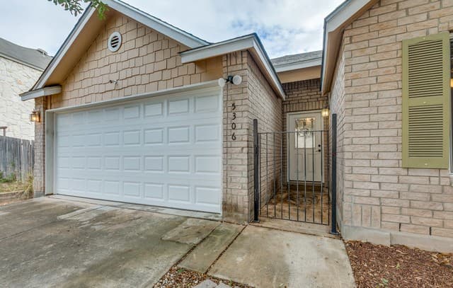 3-bedroom rental at 5306 Tomas in San Antonio, TX — photo 3