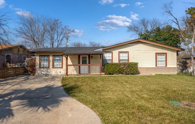 3-bedroom rental at 511 Millwood in San Antonio, TX — photo 2