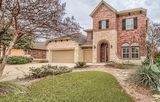 4-bedroom rental at 25606 Poerner Trail in San Antonio, TX — photo 2