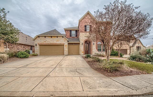 4-bedroom rental at 25606 Poerner Trail in San Antonio, TX — photo 3