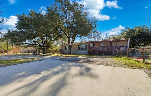 3-bedroom rental at 23202 Silver Chalice in Elmendorf, TX — photo 1