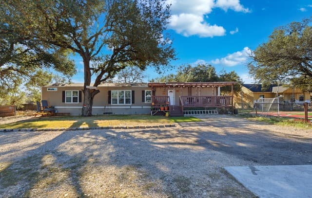 3-bedroom rental at 23202 Silver Chalice in Elmendorf, TX — photo 3