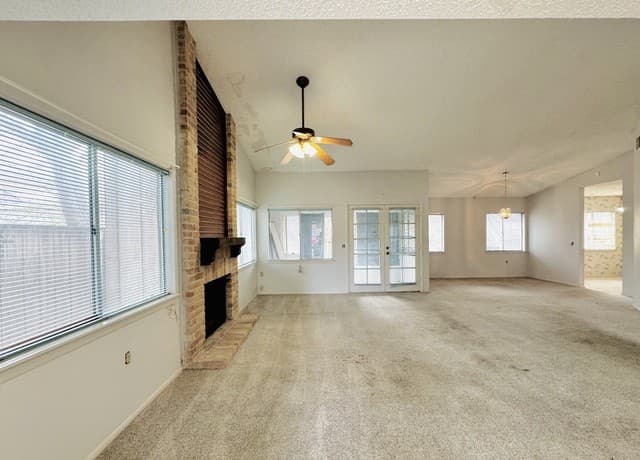2-bedroom rental at 9258 Points Edge in San Antonio, TX — photo 2