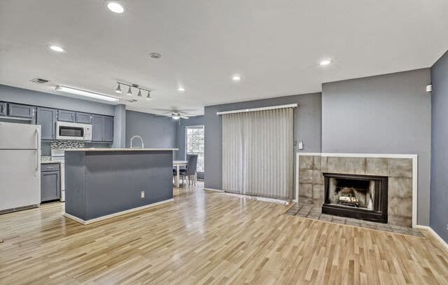 2-bedroom rental at 11311 Sir Winston Unit 808 in San Antonio, TX — photo 2