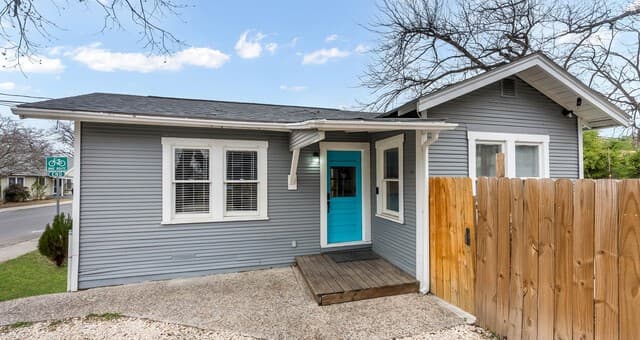 2-bedroom rental at 3510 N Flores in San Antonio, TX — photo 3