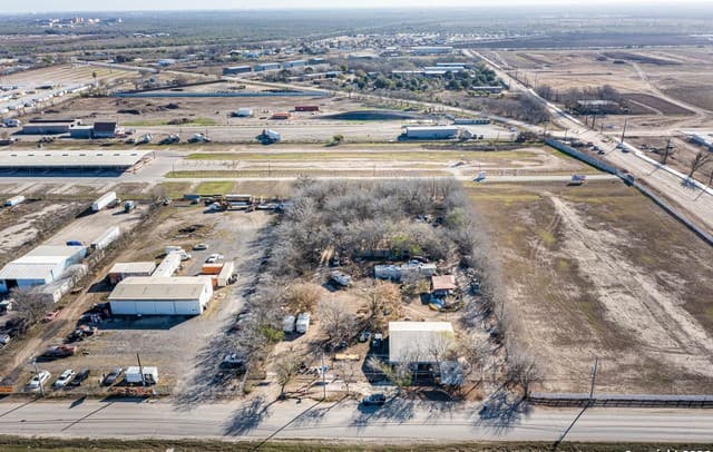 rental at 12748 S State Highway 16 in San Antonio, TX — photo 5