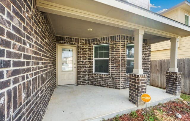 4-bedroom rental at 6638 Kingsley Edge in San Antonio, TX — photo 4