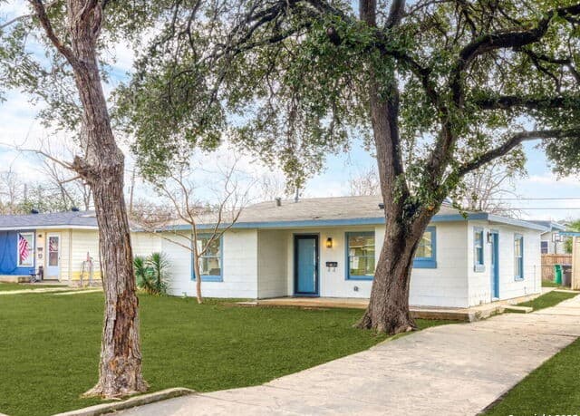 2-bedroom rental at 618 Santa Monica in San Antonio, TX — photo 1