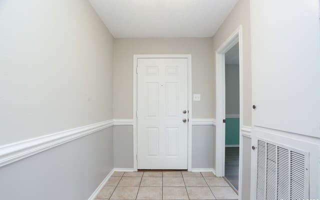3-bedroom rental at 7142 Teton Ridge in San Antonio, TX — photo 2