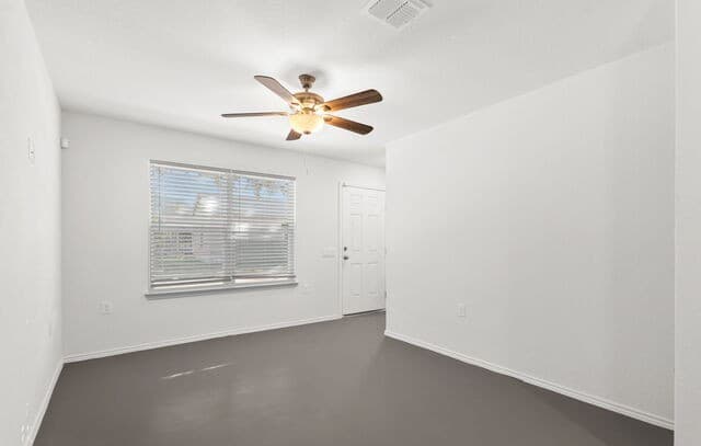 2-bedroom rental at 631 E Carolina Unit 2 in San Antonio, TX — photo 4