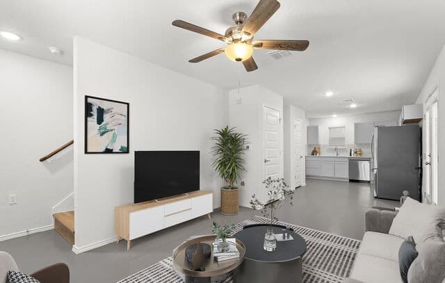 2-bedroom rental at 631 E Carolina Unit 2 in San Antonio, TX — photo 5