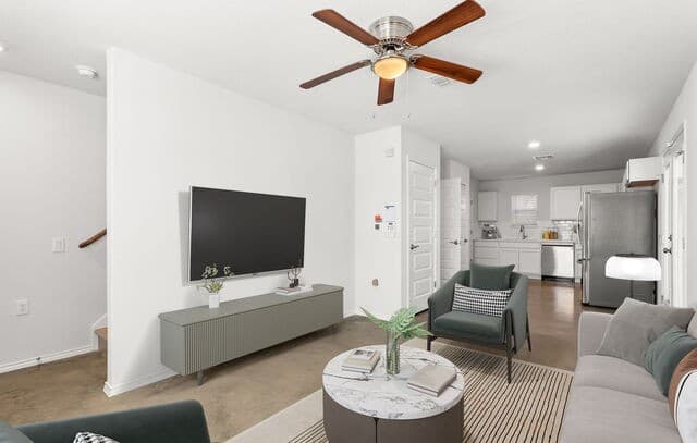 2-bedroom rental at 631 E Carolina Unit 4 in San Antonio, TX — photo 4