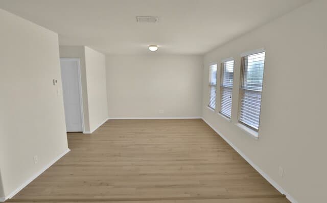 4-bedroom rental at 5411 Duke Field in San Antonio, TX — photo 5