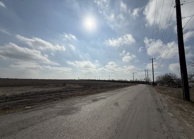 rental at 225 County Road 3820 in San Antonio, TX — photo 3