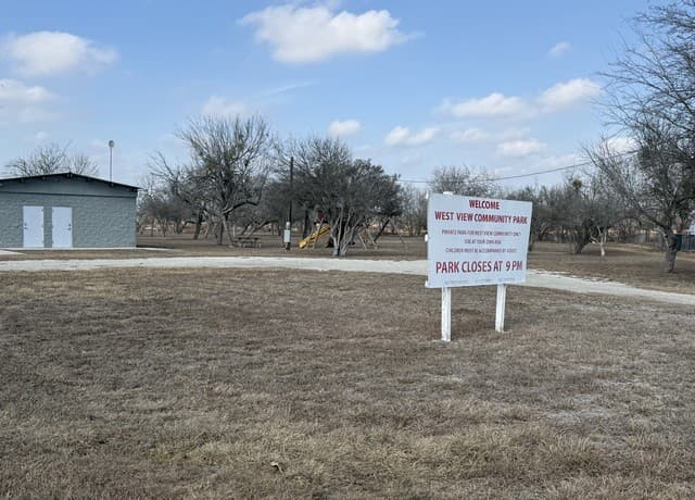 rental at 225 County Road 3820 in San Antonio, TX — photo 4