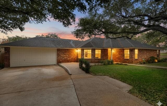 3-bedroom rental at 604 Elm Street in Floresville, TX — photo 4