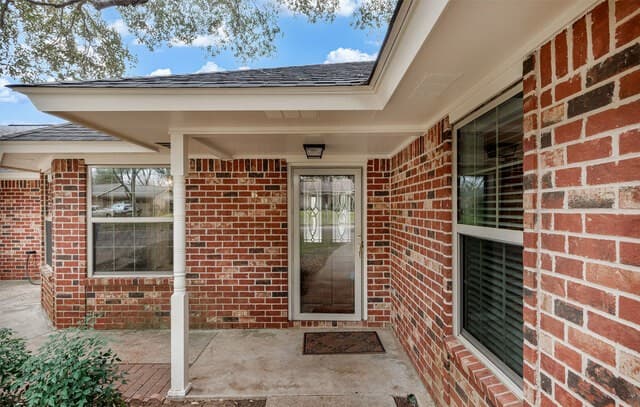 3-bedroom rental at 604 Elm Street in Floresville, TX — photo 5