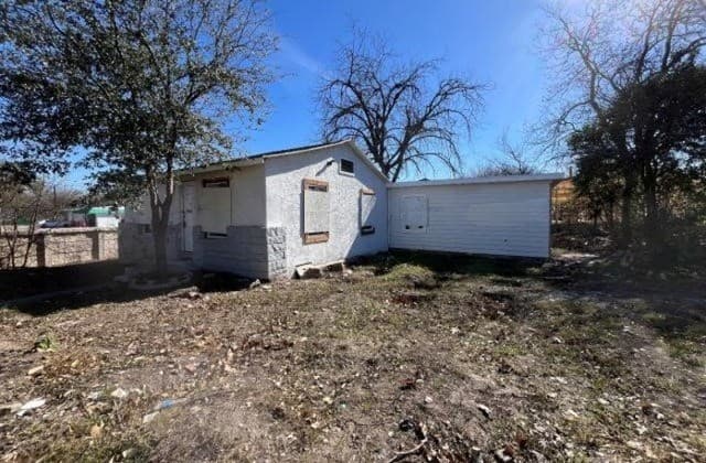 2-bedroom rental at 2010 Burnet in San Antonio, TX — photo 1