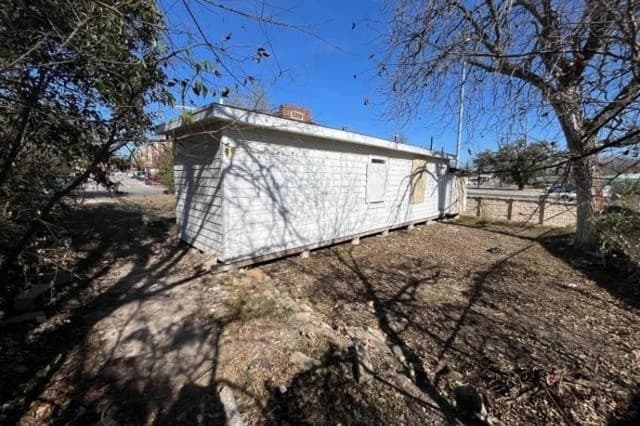 2-bedroom rental at 2010 Burnet in San Antonio, TX — photo 5