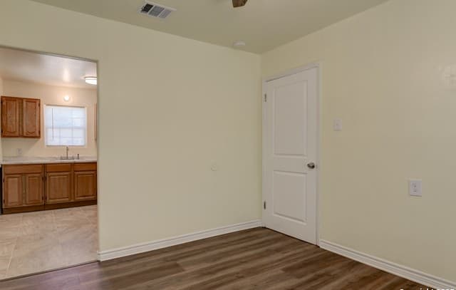 3-bedroom rental at 218 Waugh St. in San Antonio, TX — photo 3