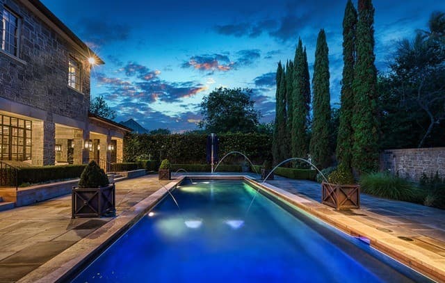 5-bedroom rental at 20 Thornhurst in San Antonio, TX — photo 2
