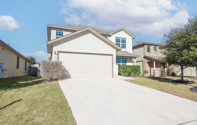 5-bedroom rental at 4827 Forward Swing in San Antonio, TX — photo 2