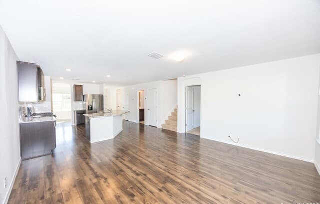5-bedroom rental at 4827 Forward Swing in San Antonio, TX — photo 5