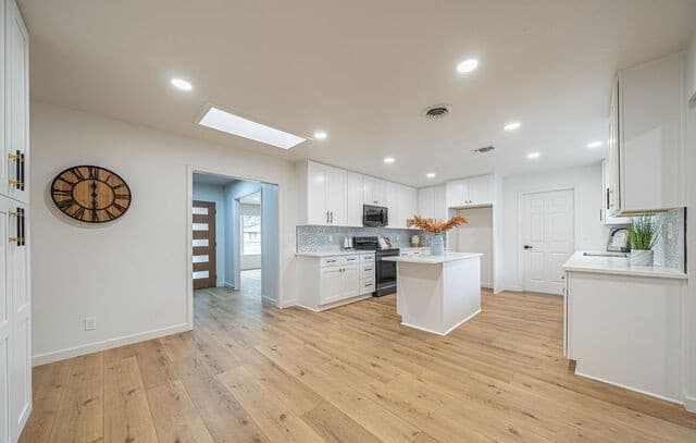 Home for sale at 355 Donella in Hollywood Park, TX — photo 5