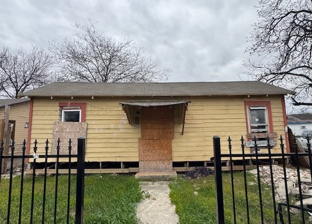 2-bedroom rental at 1906 Nolan in San Antonio, TX — photo 2