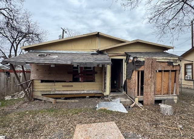 2-bedroom rental at 1906 Nolan in San Antonio, TX — photo 4