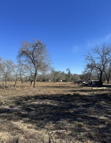 rental at 122 Woodcrest in Somerset, TX — photo 2