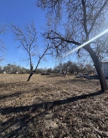 rental at 122 Woodcrest in Somerset, TX — photo 3