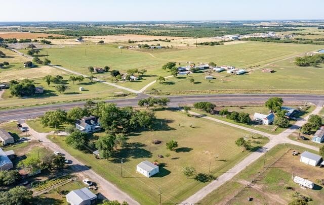 3-bedroom rental at 305 State Hwy 72 W in Nordheim, TX — photo 4