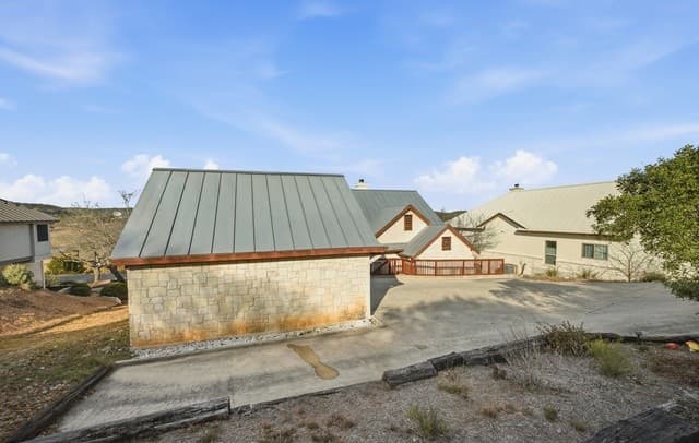 3-bedroom rental at 204 Tapatio Dr W in Boerne, TX — photo 4