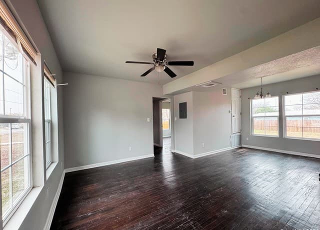 rental at 434 Buckingham Ave in San Antonio, TX — photo 2