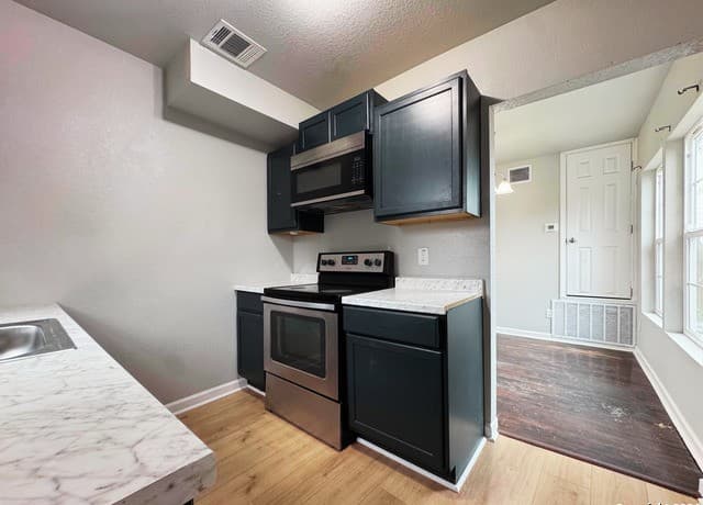rental at 434 Buckingham Ave in San Antonio, TX — photo 5
