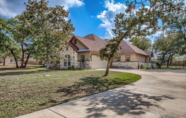 4-bedroom rental at 148 Copper Ridge in La Vernia, TX — photo 2