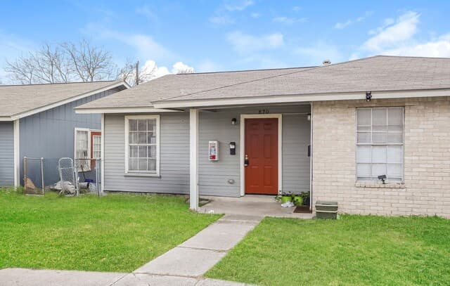 2-bedroom rental at 820 W Olmos in San Antonio TX