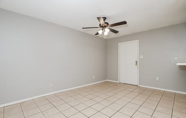 2-bedroom rental at 820 W Olmos in San Antonio, TX — photo 4