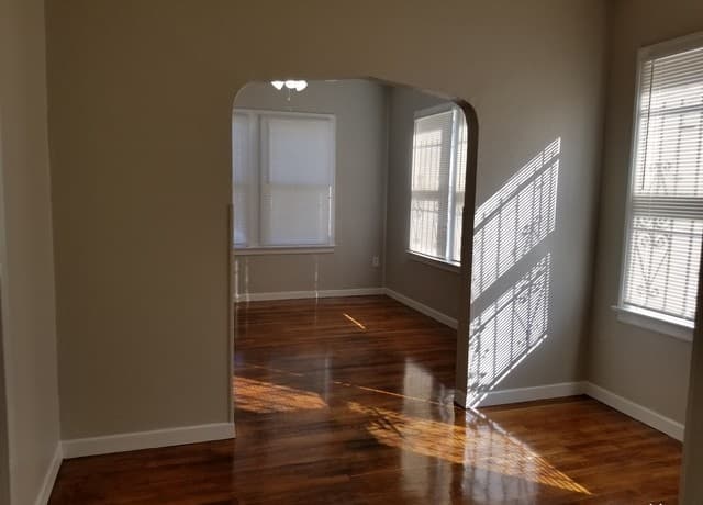 1-bedroom rental at 2238 N Interstate 35 in San Antonio, TX — photo 5