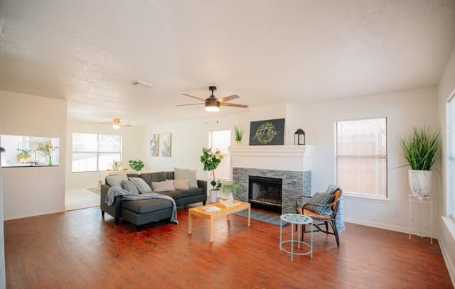 3-bedroom rental at 21523 Hyerwood in San Antonio, TX — photo 2