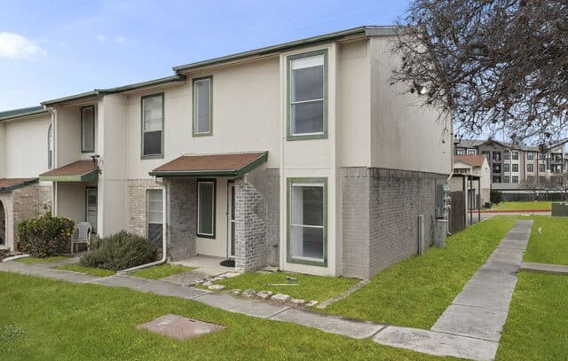 2-bedroom rental at 4949 Hamilton Wolfe Unit 4101 in San Antonio, TX — photo 1