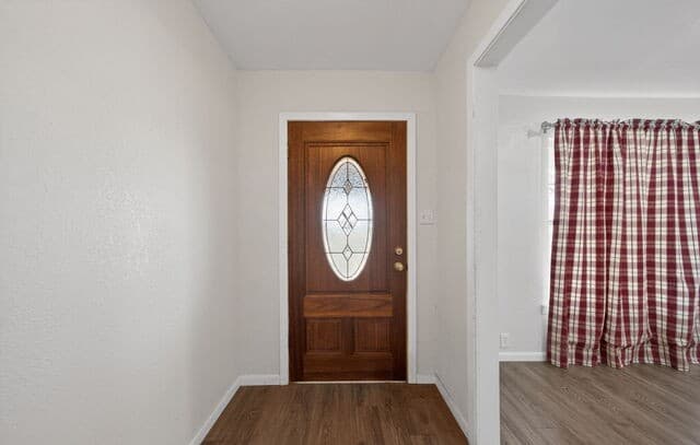 3-bedroom rental at 7414 Us Highway 281 in Pleasanton, TX — photo 5