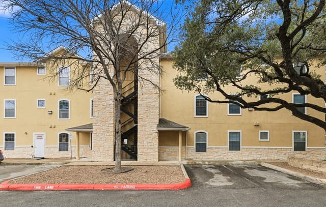 3-bedroom rental at 7323 Snowden Rd Unit 1304 in San Antonio, TX — photo 1