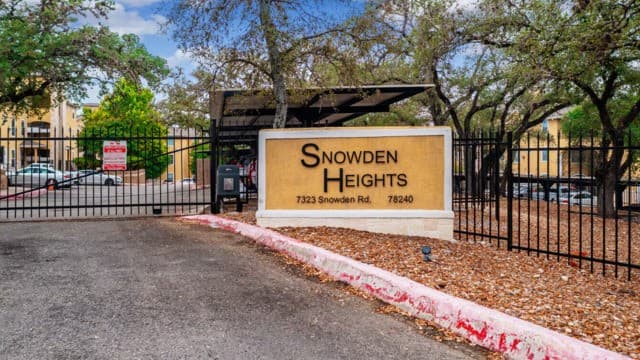 3-bedroom rental at 7323 Snowden Rd Unit 1304 in San Antonio, TX — photo 2