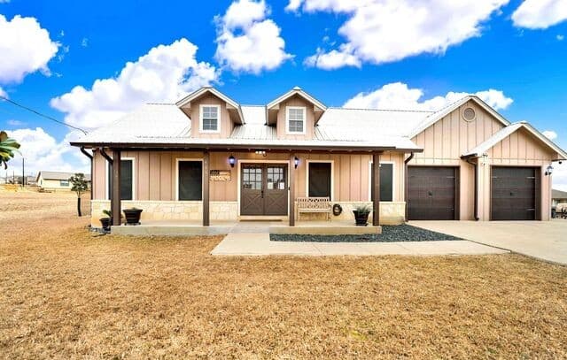 3-bedroom rental at 445 Spanish Grant in Bandera, TX — photo 1