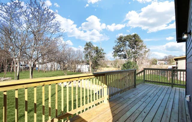 2-bedroom rental at 1531 W French in San Antonio, TX — photo 5