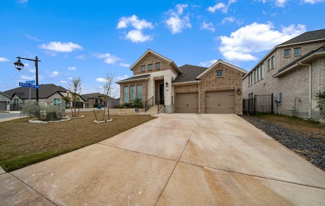 4-bedroom rental at 24013 Sidehill Lie in San Antonio, TX — photo 2