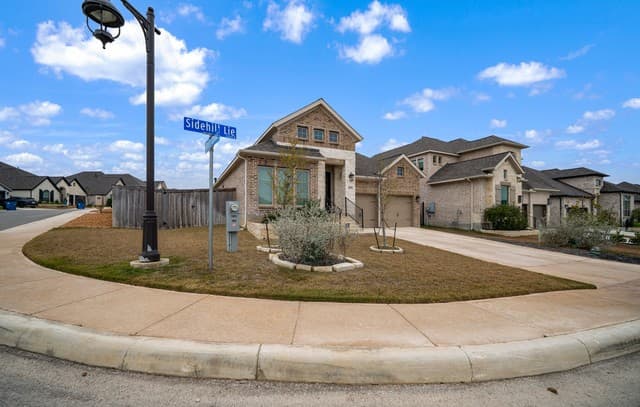 4-bedroom rental at 24013 Sidehill Lie in San Antonio, TX — photo 3