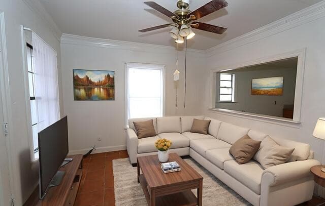 2-bedroom rental at 910 Culebra in San Antonio, TX — photo 5